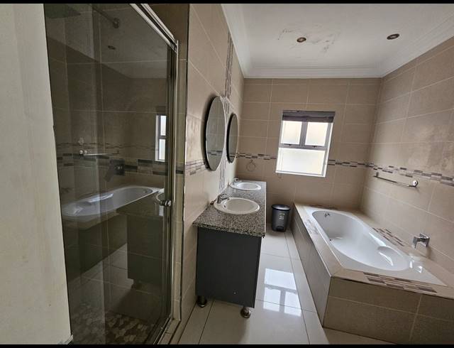 6 BEDROOM GATED ESTATE FOR SALE IN PANORAMA PARK